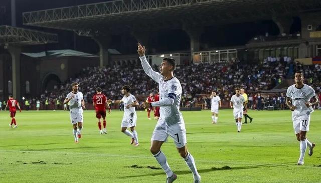 凭借这粒进, 续书写历史, 队长C罗双