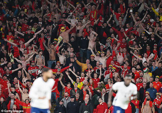 杯预选赛中, 大的支持 杯预选赛中, 大的支持