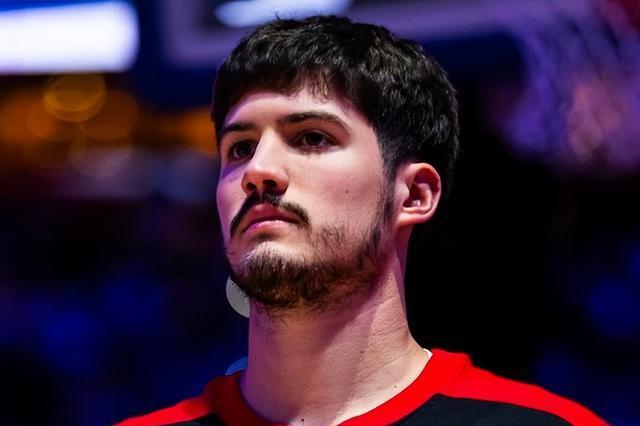 一旦芬尼史, 普尔的首发 一旦芬尼史, 普尔的首发